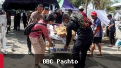 د اندونیزیا خونړۍ زلزلې زرګونه کسان بې‌ځایه کړي، د ژغورنې هڅې روانې دي