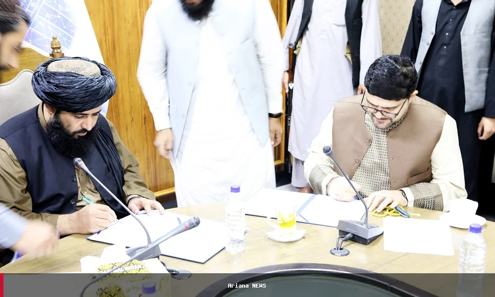 وزارت مخابرات قرارداد ساخت ۳۱ برج مخابراتی را با AWCC امضا کرد