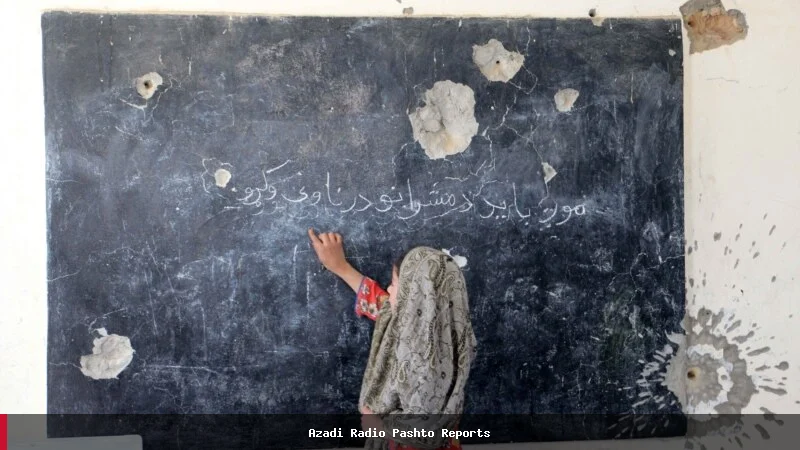 روز جهانی معلم؛ معلمان افغان از مشکلات اقتصادی و کمبود امکانات شکایت دارند