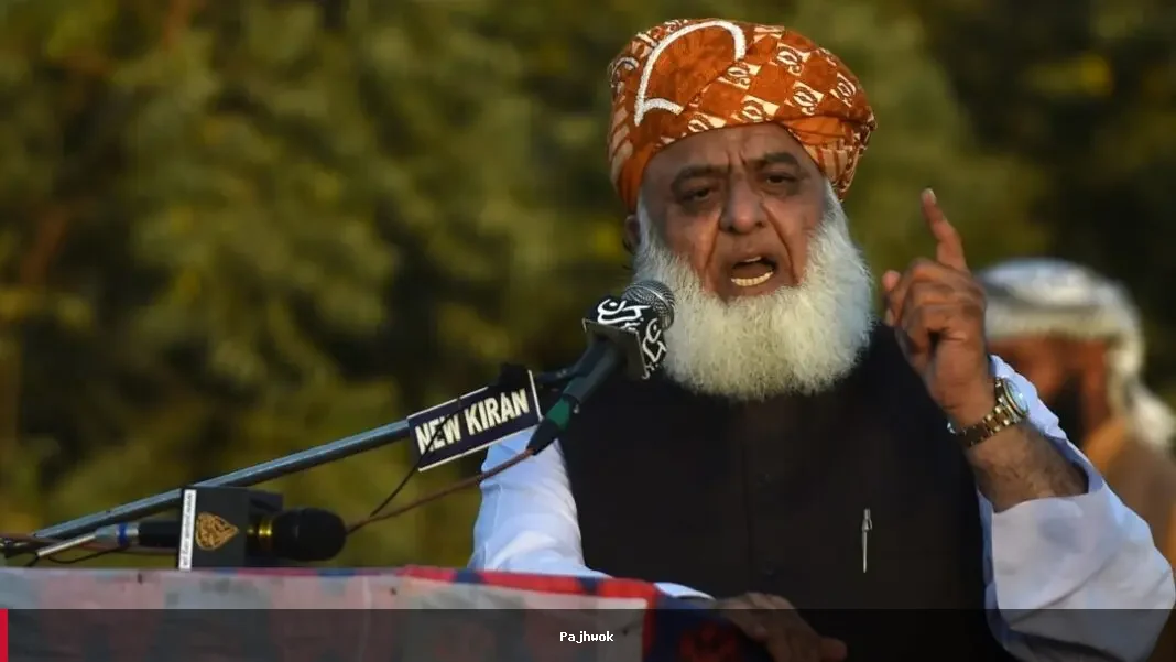 مولانا فضل‌الرحمن د پاکستان دفاع وزیر ته په کنایه: «شرم او حیا هم په کار ده»