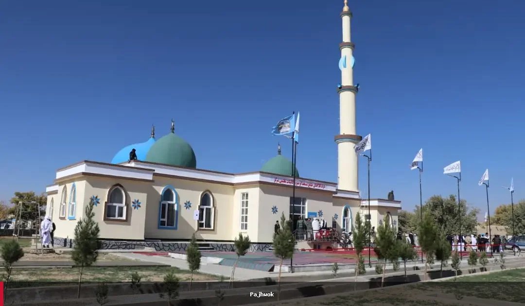 ساخت جامع جومات و دو مرکز آموزشی در غزنی با هزینه شخصی
