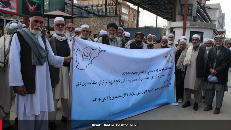 طالبان به متقاعدین دولتی هشت اداره حقوق تقاعد را پرداخت کنند