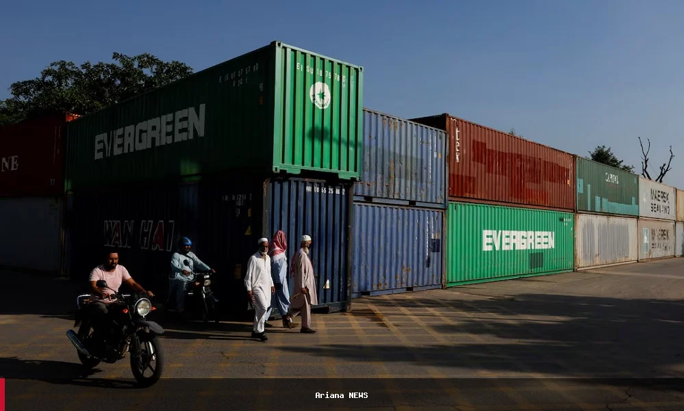 تجمع کانتینرها در کراچی به دلیل اقدامات پاکستان علیه حامیان عمران خان