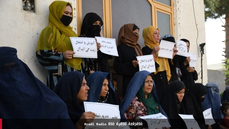 محرومیت زنان از کار، چالش‌های اقتصادی خانواده‌ها را افزایش داده است
