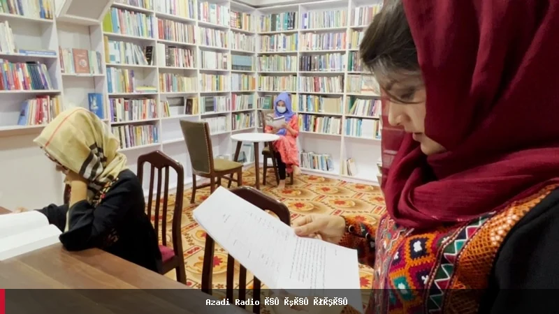 نجونې در افغانستان به دلیل مشکلات مالی از خرید کتاب محروم‌اند