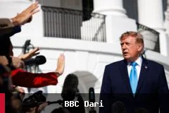 ترامپ: تهدید جدید دلیل خروج بمب‌افکن‌ها از بریتانیا است