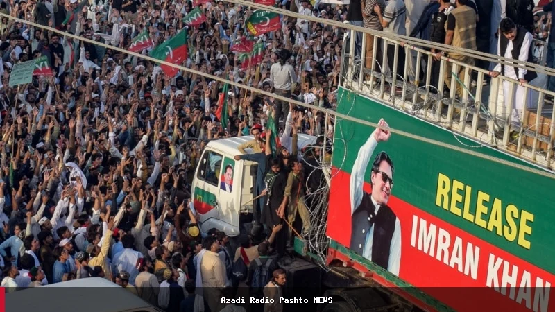 مظاهره‌کنندگان طرفدار عمران خان به سوی اسلام آباد حرکت کردند